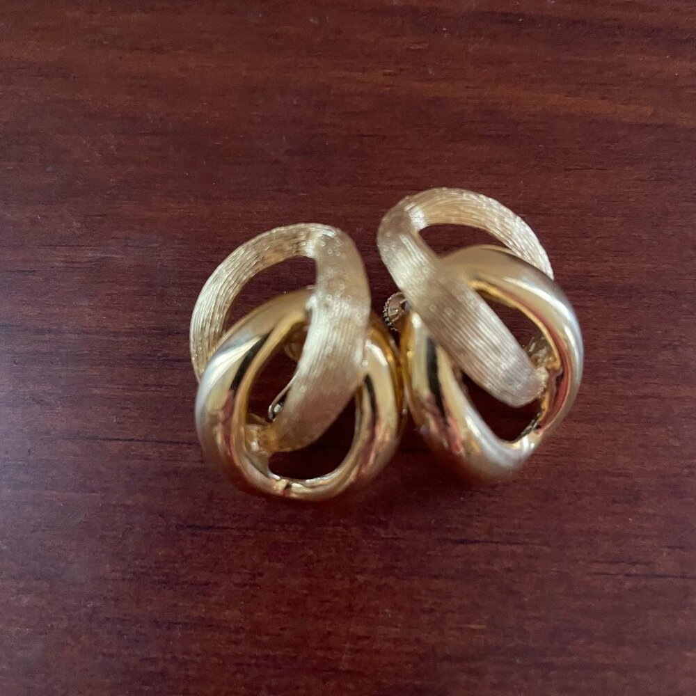 Vintage Napier Gold-Tone Knot Earrings – Adjustable Screw-Back Clips